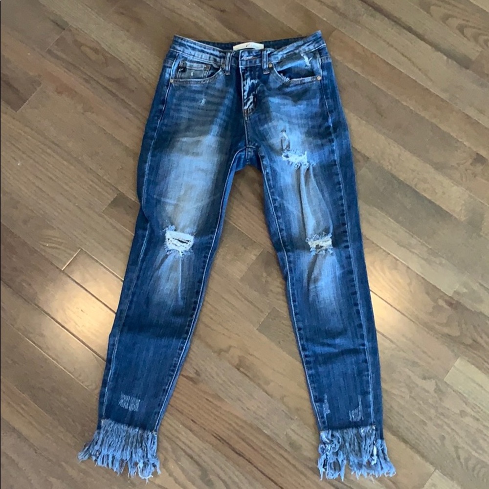 Frayed hem jeans